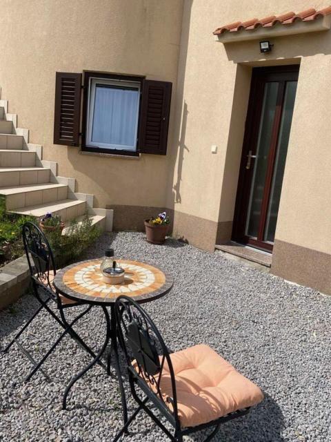 Studio Apartment Lu Rupa Exterior photo
